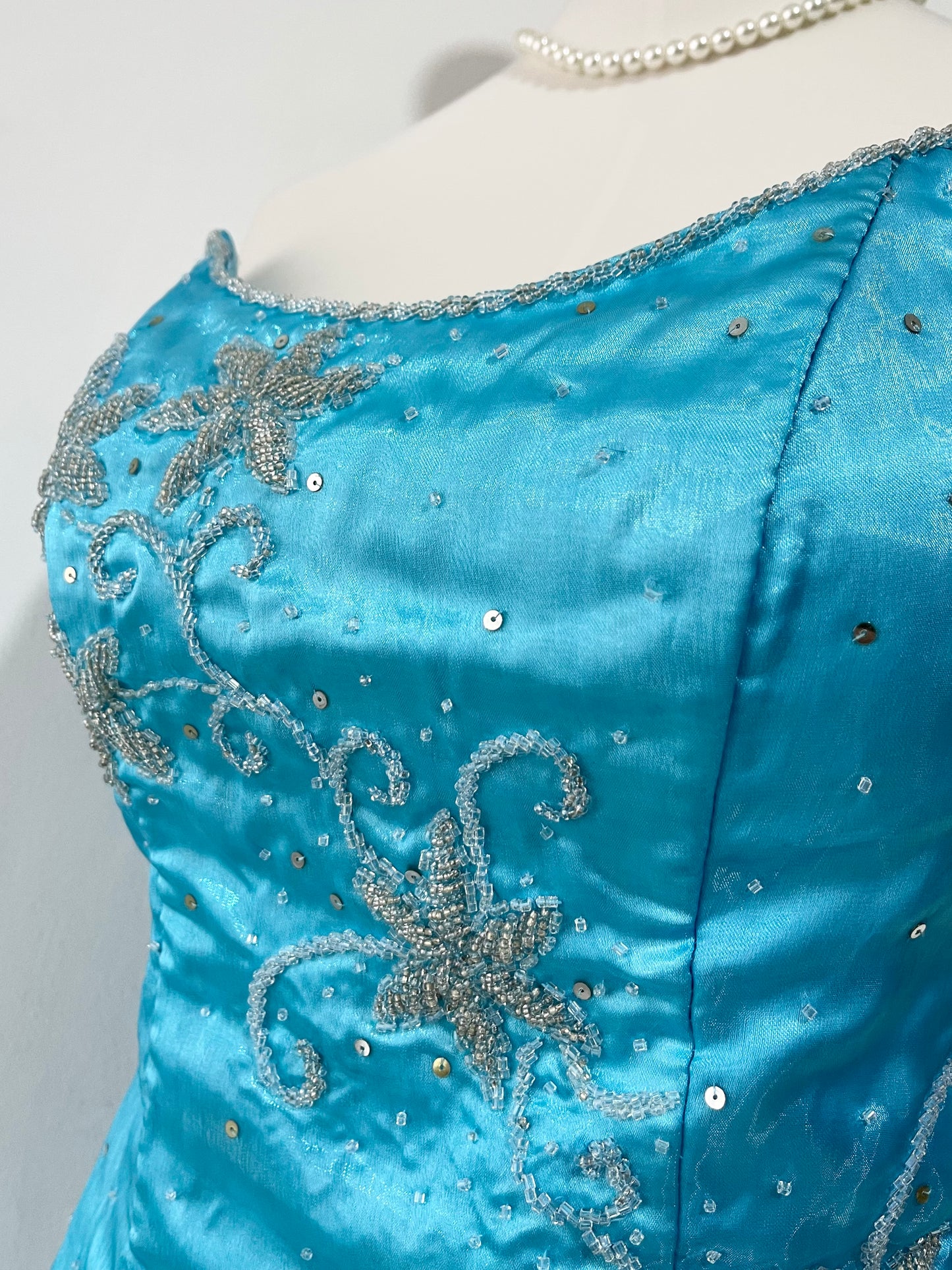 Vintage fairy set, 2 pieces:
Corset and chiffon skirt with inner silk satin, featuring exquisite hand embroidered floral beadwork