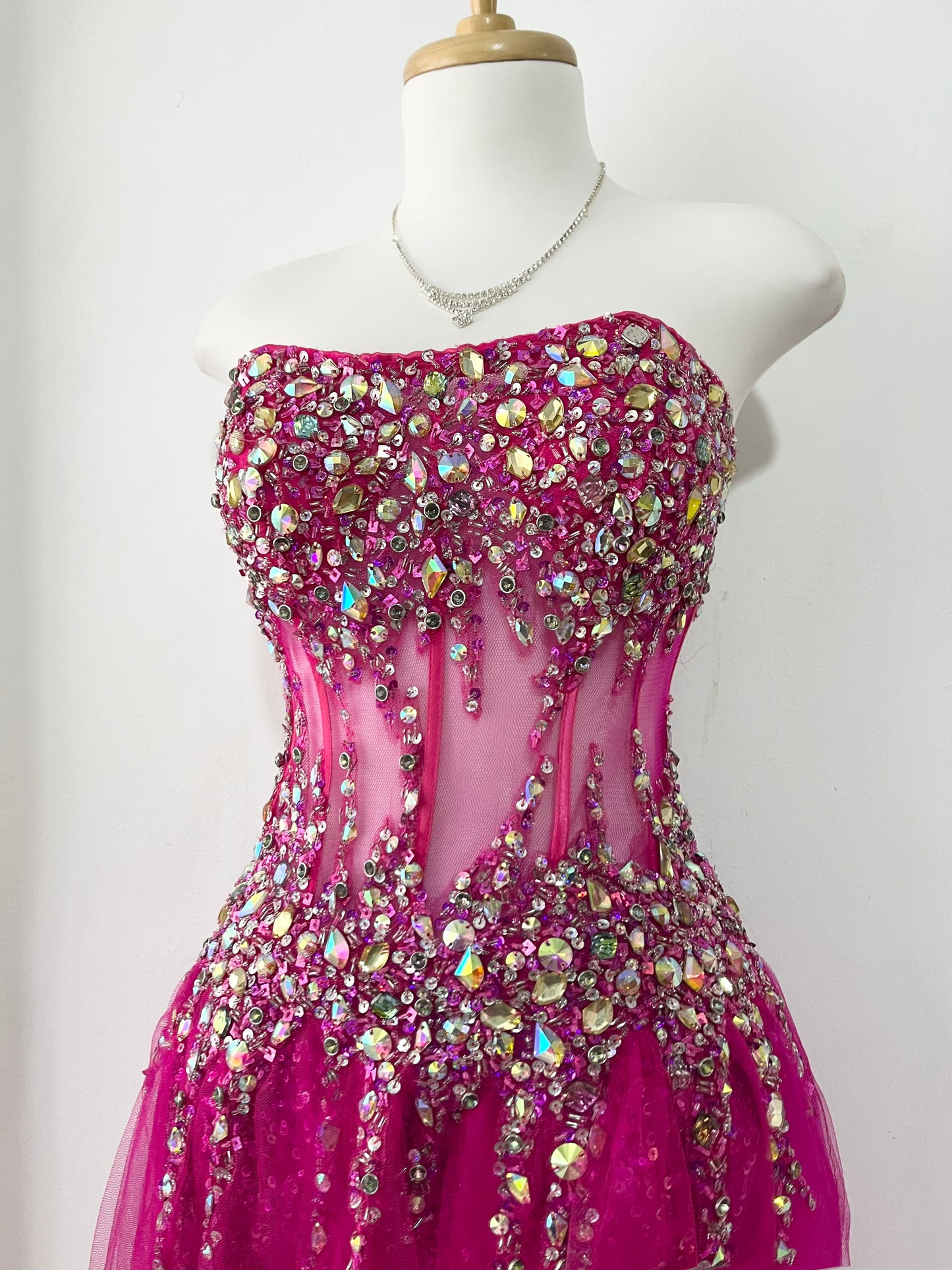 Captivating corset dress in magenta tulle with hand-embroidered rhinestones + matching shawl-size S