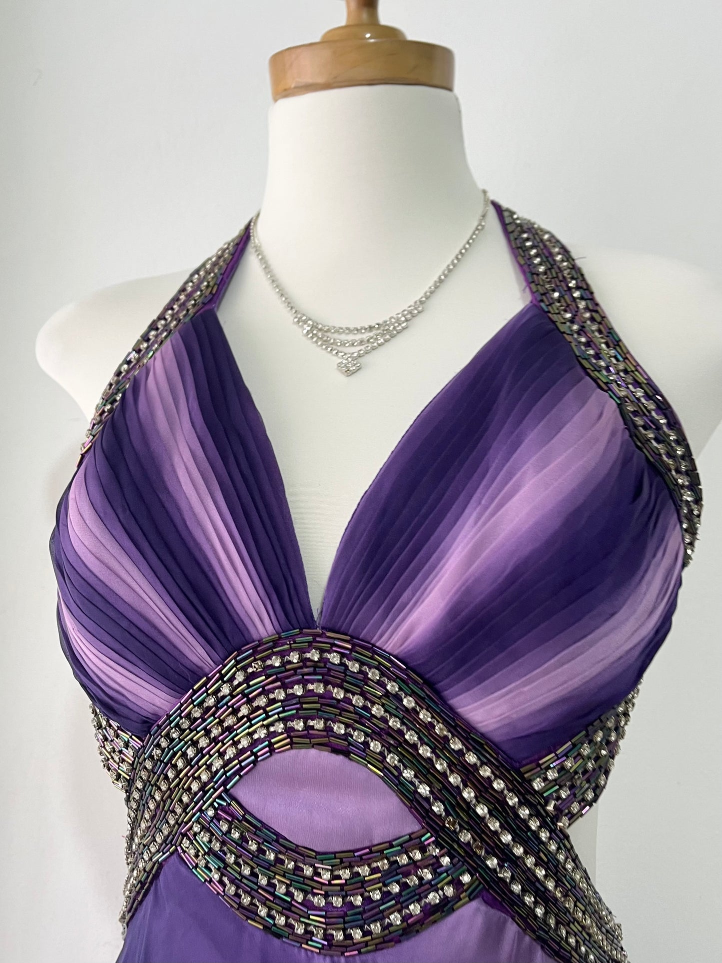 Gown in purple gradient chiffon with rhinestone appliqués at the waist and neckline