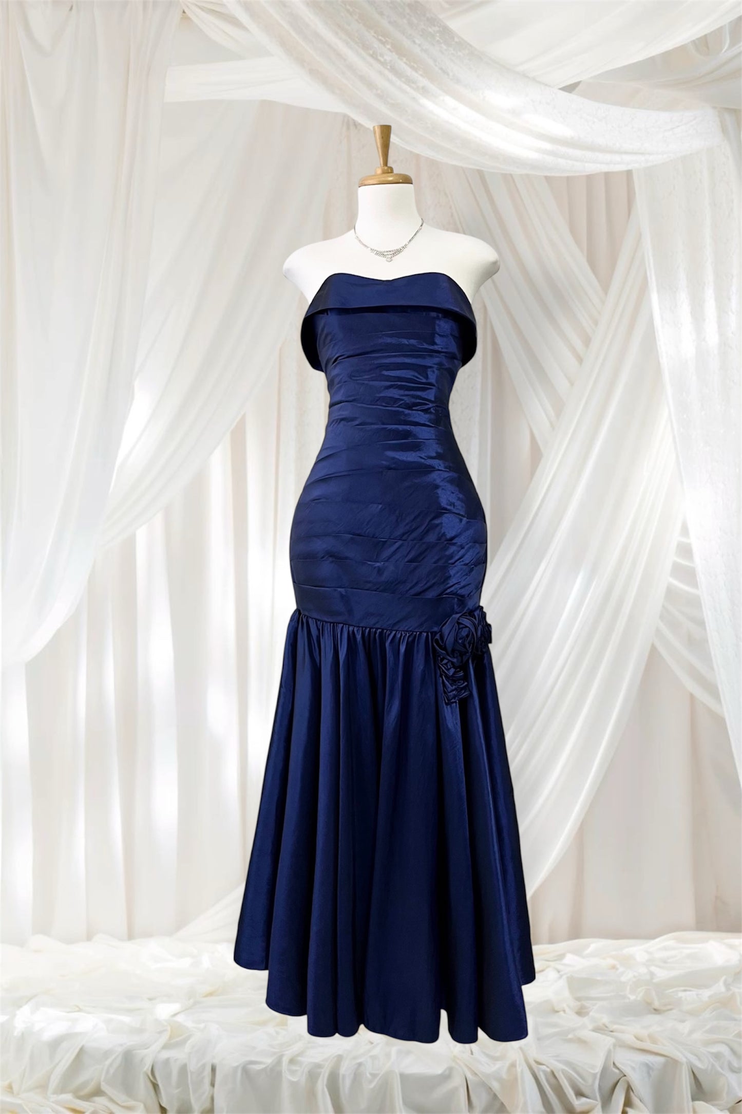 Vintage corset style dress in iridescent dark blue taffeta - size S/M