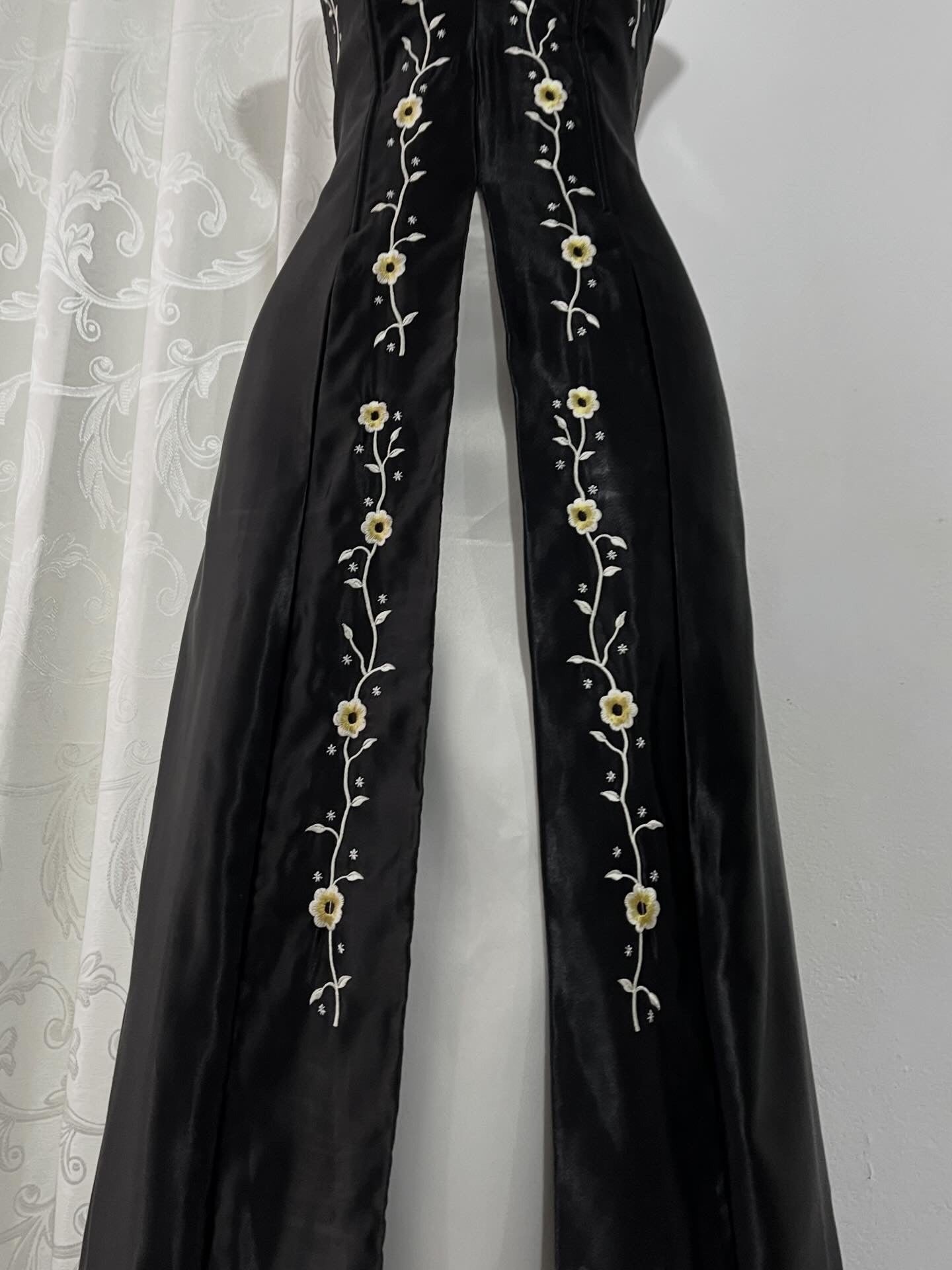 Noir and ivory corset dress with floral embroidery- size S