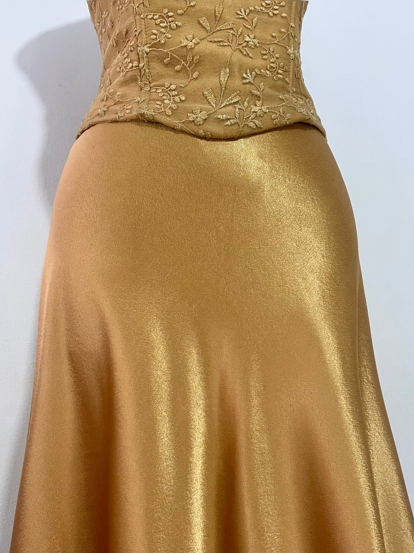 3-piece champagne set: corset, skirt, and matching shawl - Size S