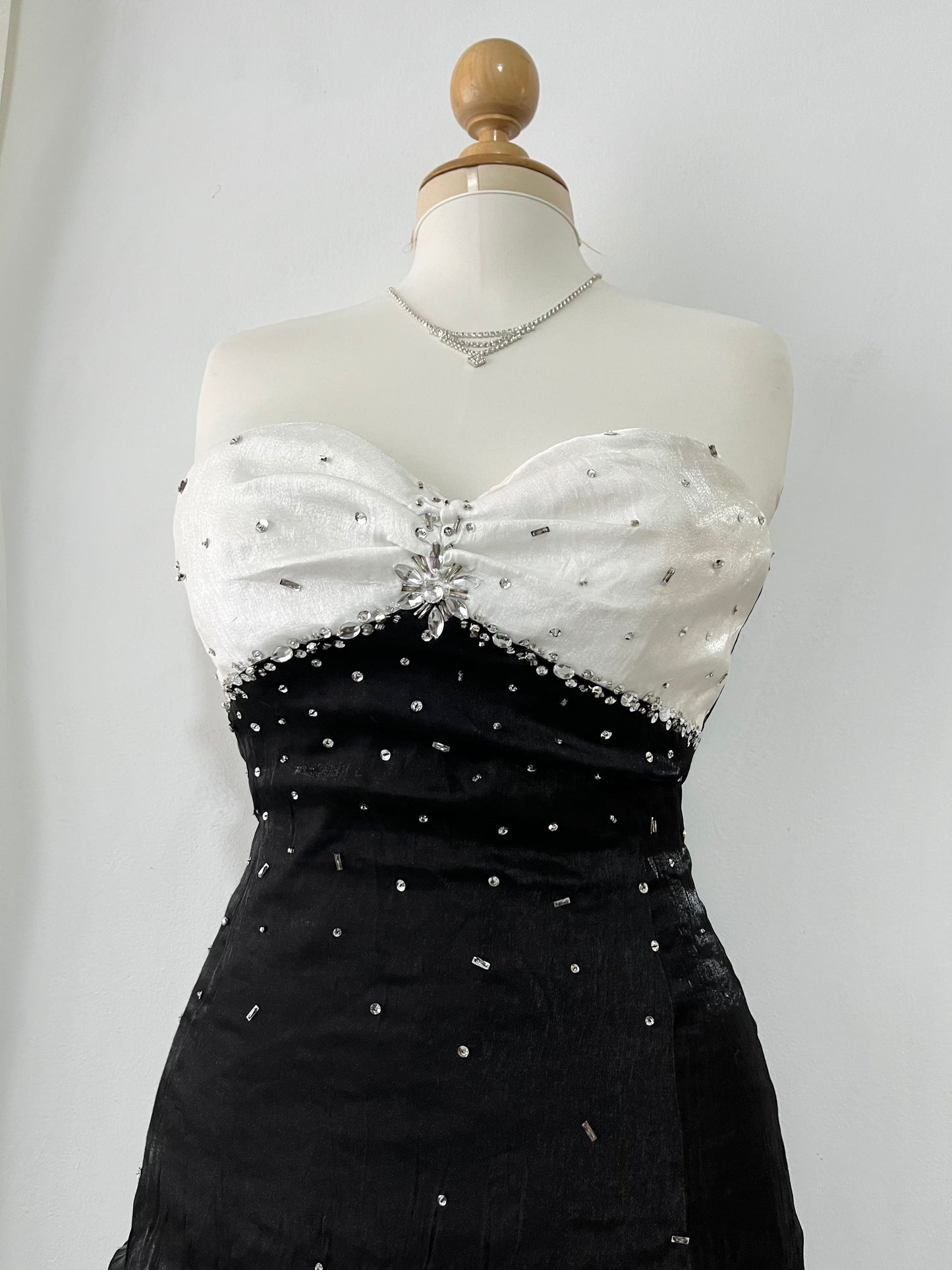 Noir and ivory gown with a skirt featuring gathered details, rhinestone appliqués, and sparkling embellishments.- size M/L