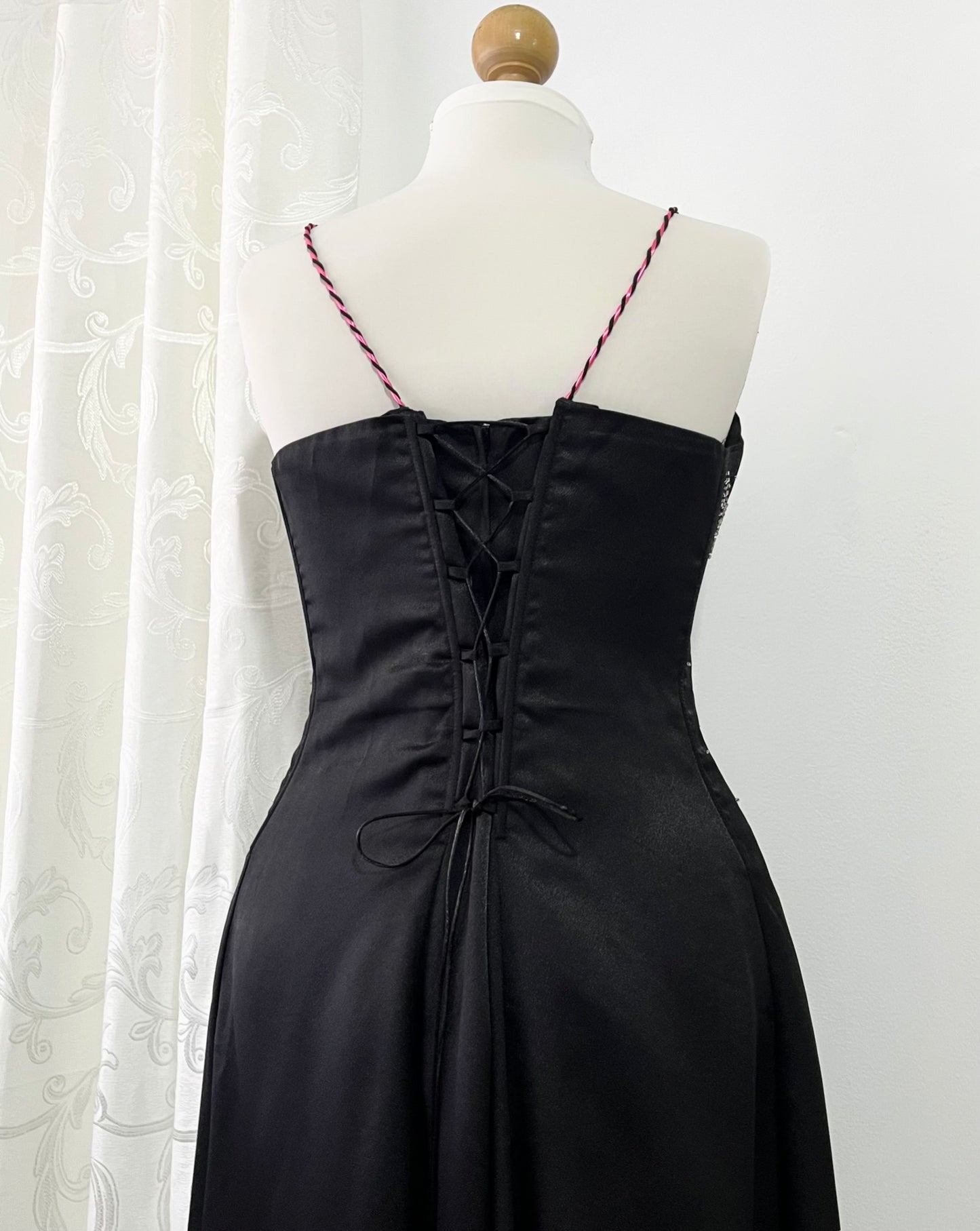 Noir corset dress with fuchsia side slit, sequin details and hand-embroidered embellishments