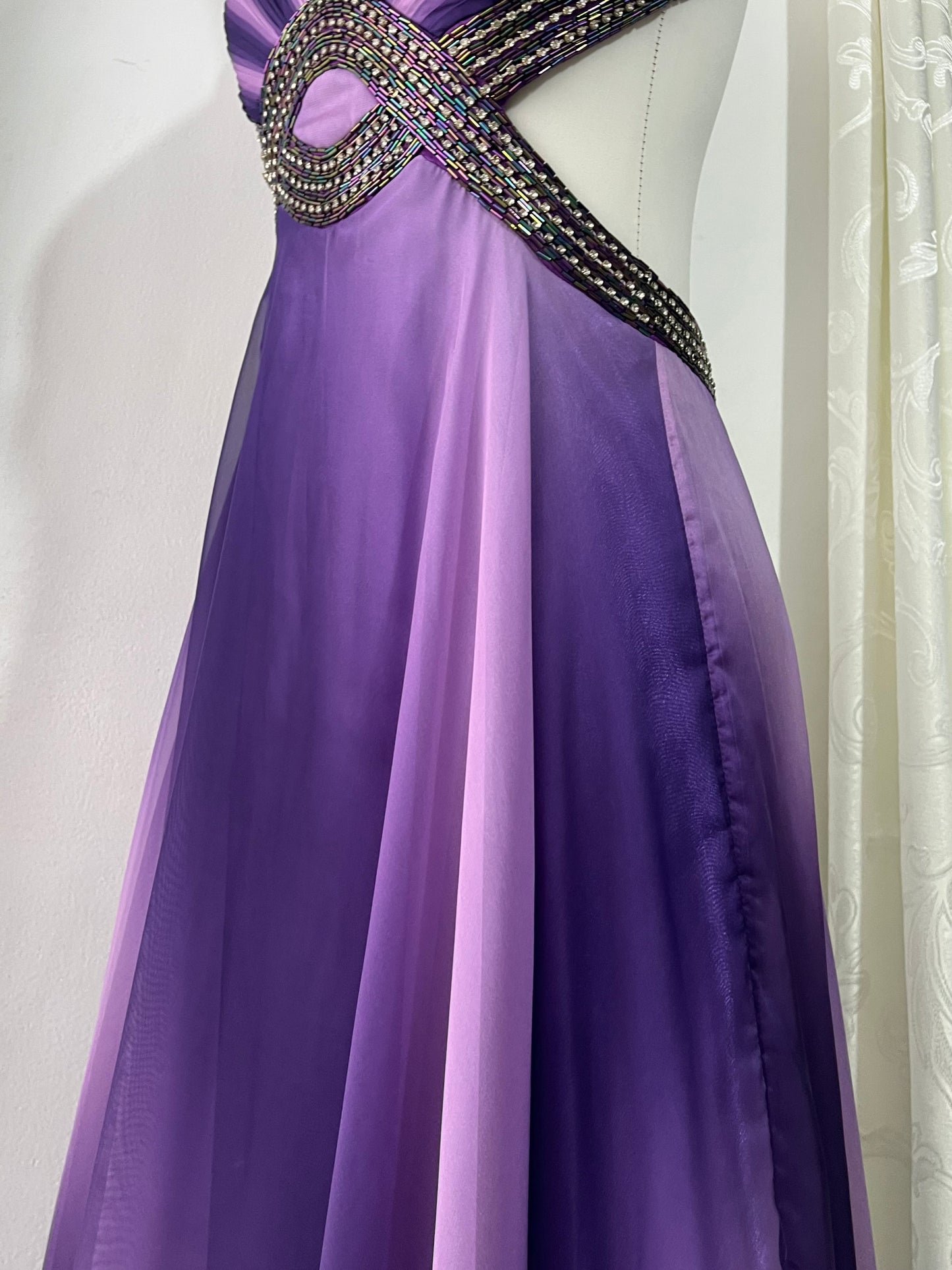 Gown in purple gradient chiffon with rhinestone appliqués at the waist and neckline