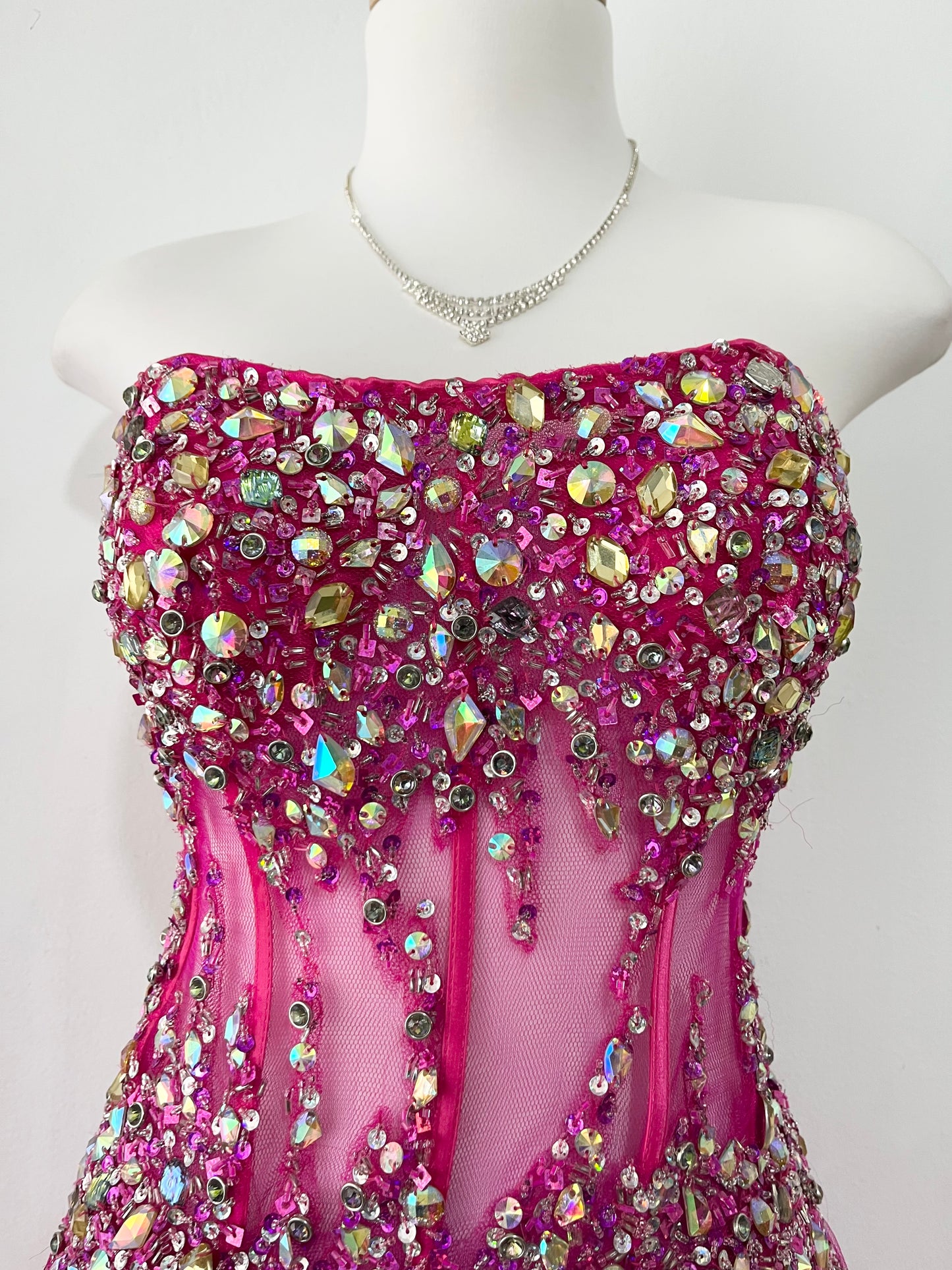Captivating corset dress in magenta tulle with hand-embroidered rhinestones + matching shawl-size S