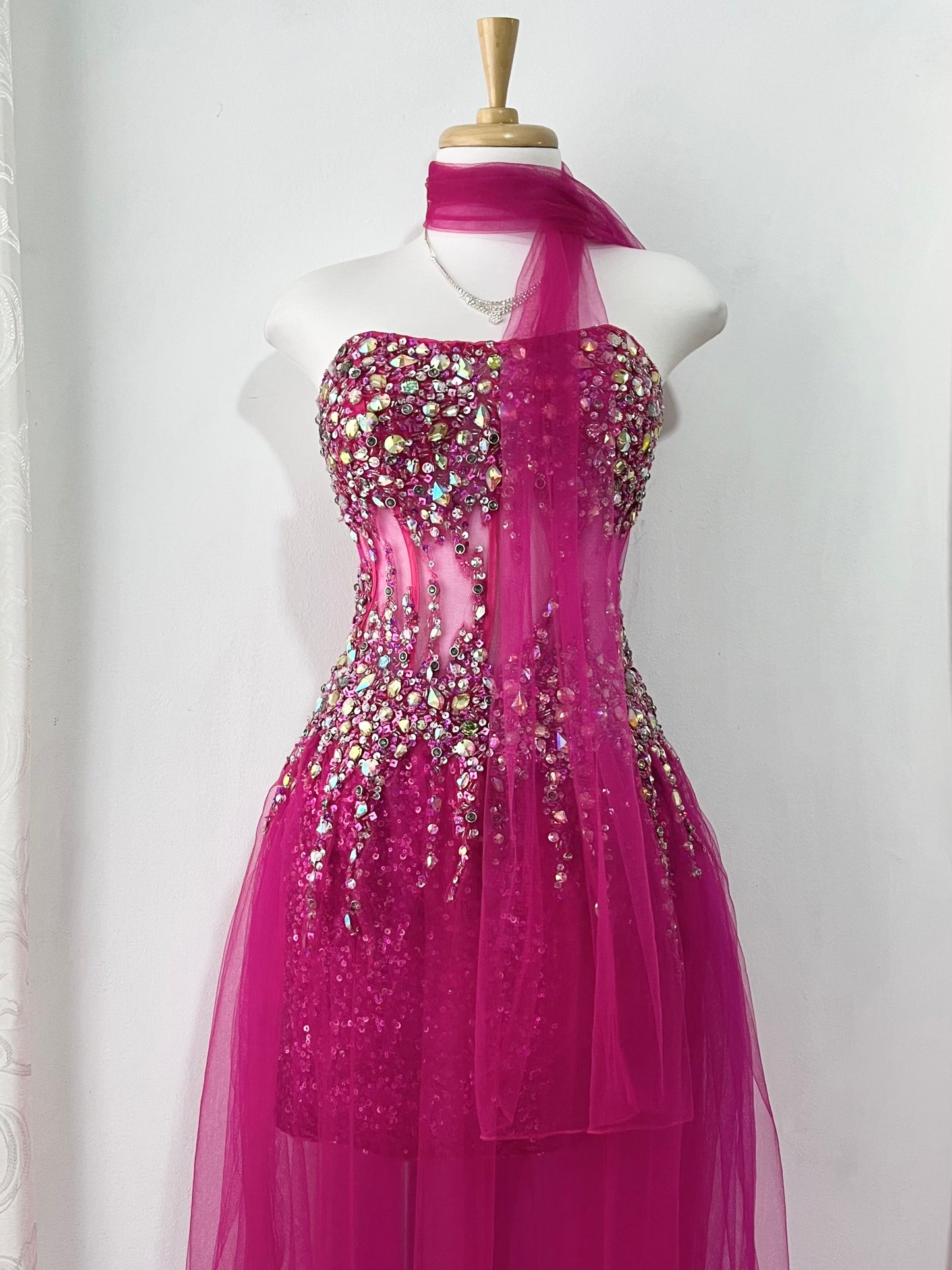 Captivating corset dress in magenta tulle with hand-embroidered rhinestones + matching shawl-size S