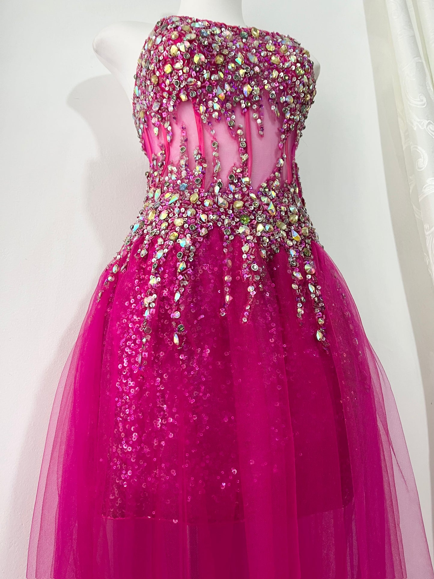 Captivating corset dress in magenta tulle with hand-embroidered rhinestones + matching shawl-size S
