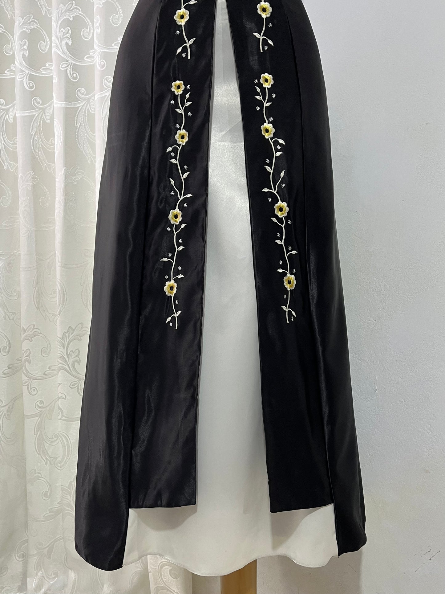 Noir and ivory corset dress with floral embroidery- size S