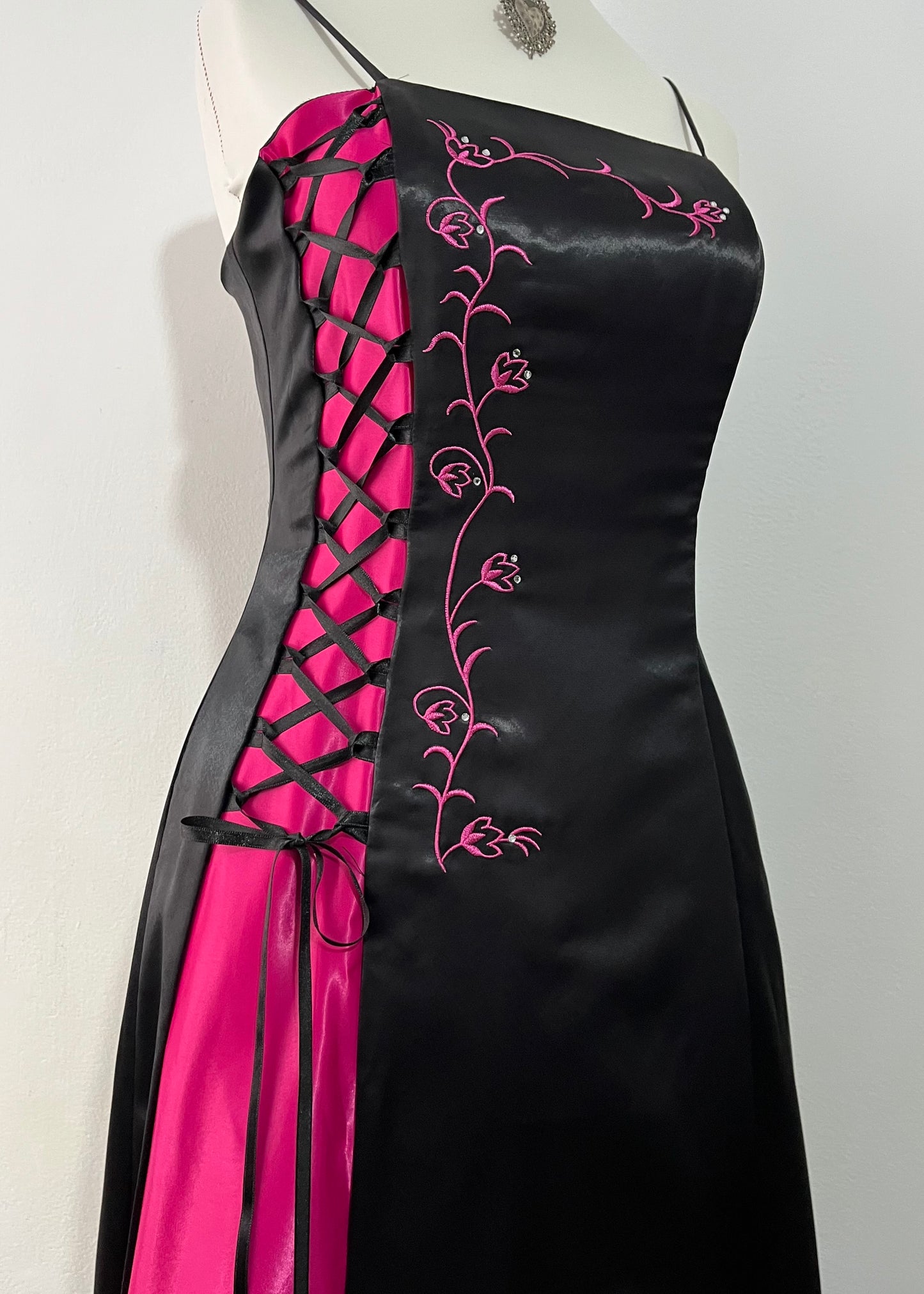 Noir and fuchsia corset dress with floral embroidery, rhinestones and adjustable strap
