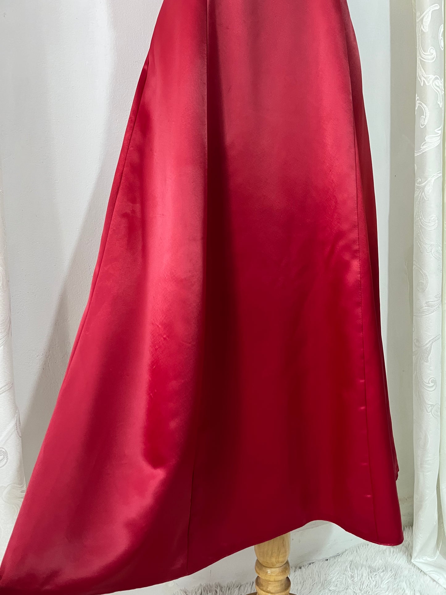 Reddish gown with corset and hand-embroidered embellishments- size XL