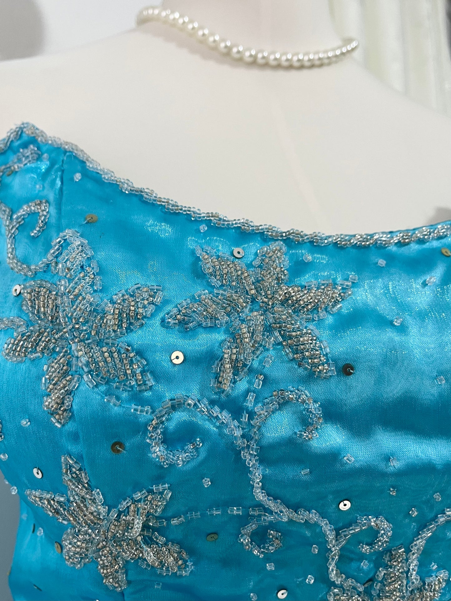 Vintage fairy set, 2 pieces:
Corset and chiffon skirt with inner silk satin, featuring exquisite hand embroidered floral beadwork