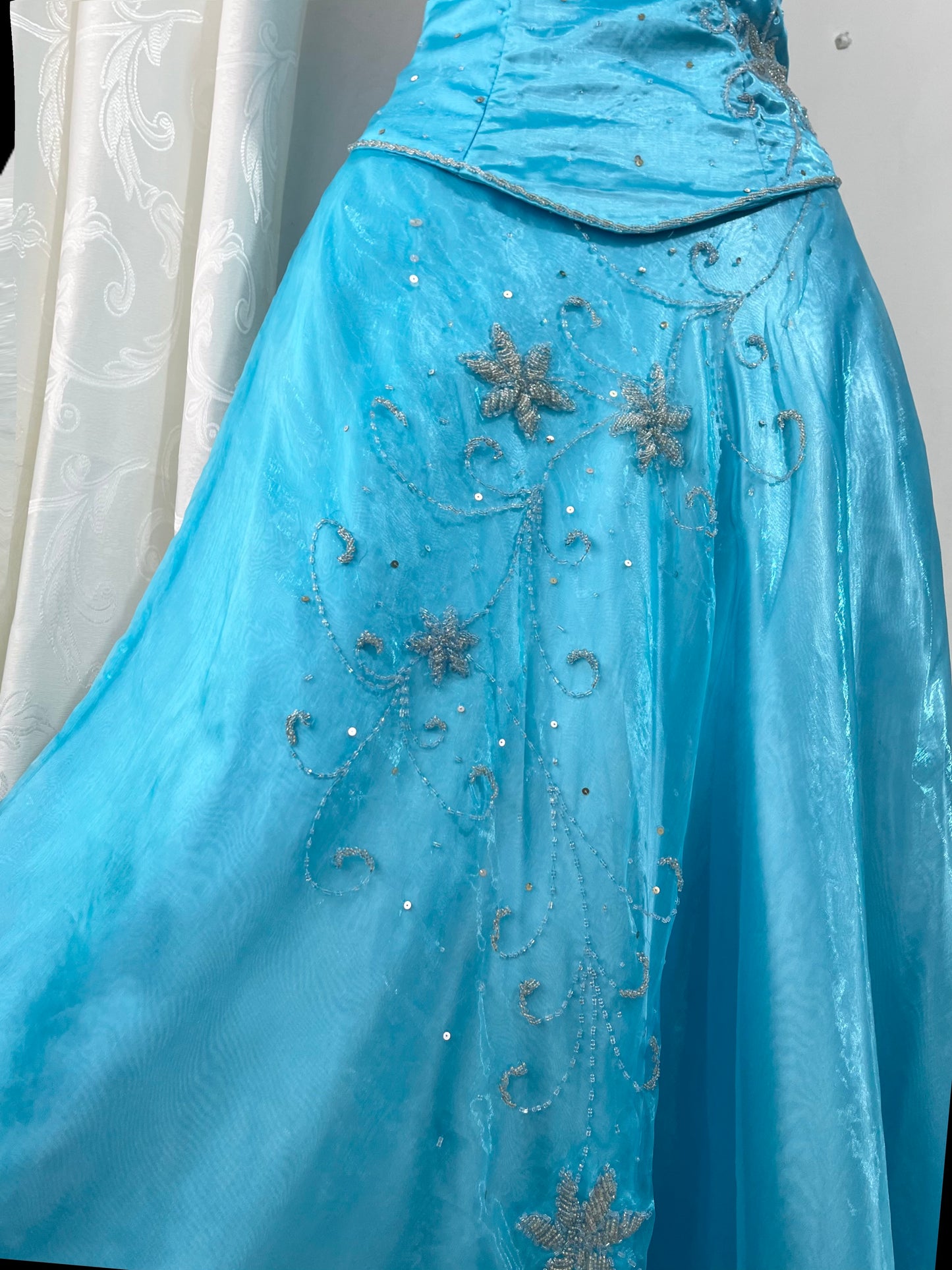 Vintage fairy set, 2 pieces:
Corset and chiffon skirt with inner silk satin, featuring exquisite hand embroidered floral beadwork