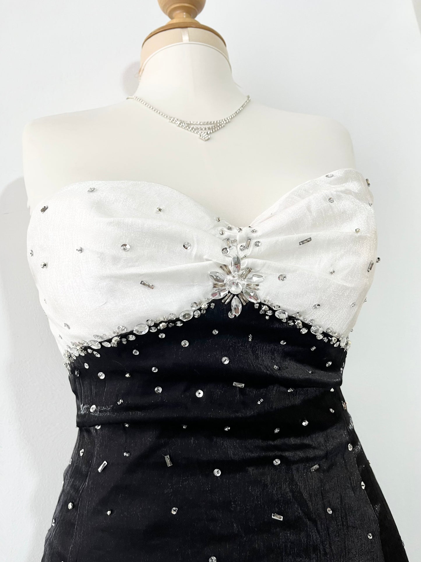 Noir and ivory gown with a skirt featuring gathered details, rhinestone appliqués, and sparkling embellishments.- size M/L