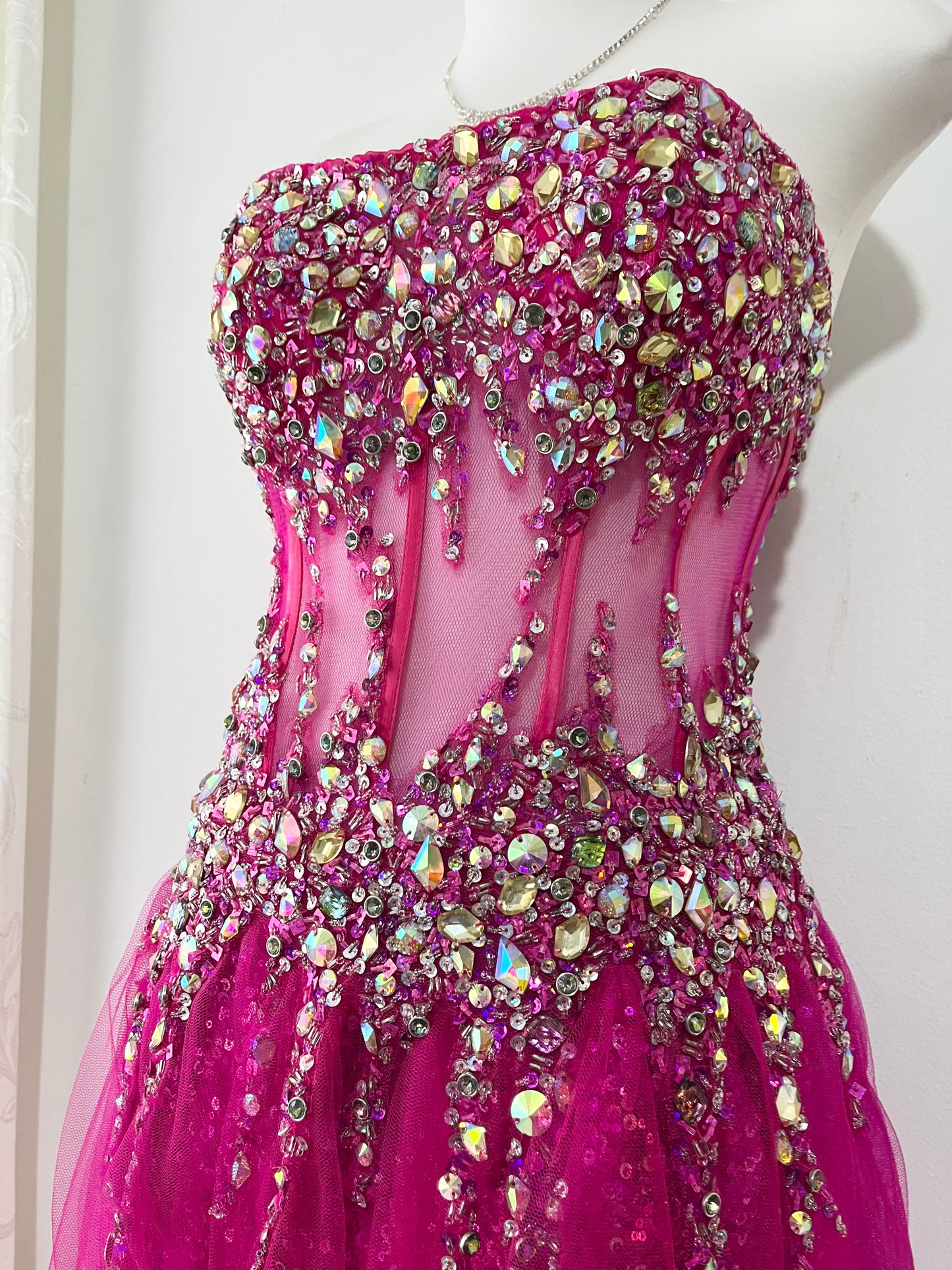 Captivating corset dress in magenta tulle with hand-embroidered rhinestones + matching shawl-size S