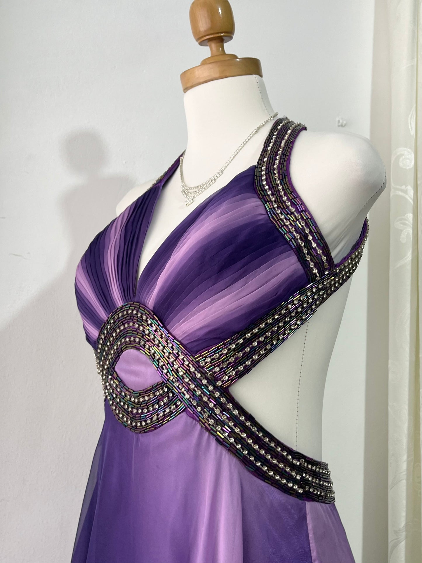 Gown in purple gradient chiffon with rhinestone appliqués at the waist and neckline