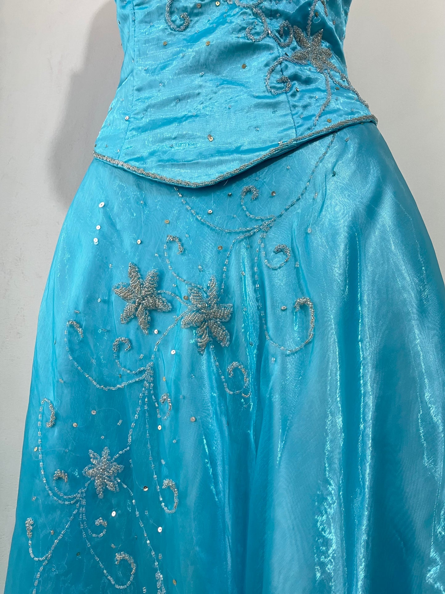 Vintage fairy set, 2 pieces:
Corset and chiffon skirt with inner silk satin, featuring exquisite hand embroidered floral beadwork
